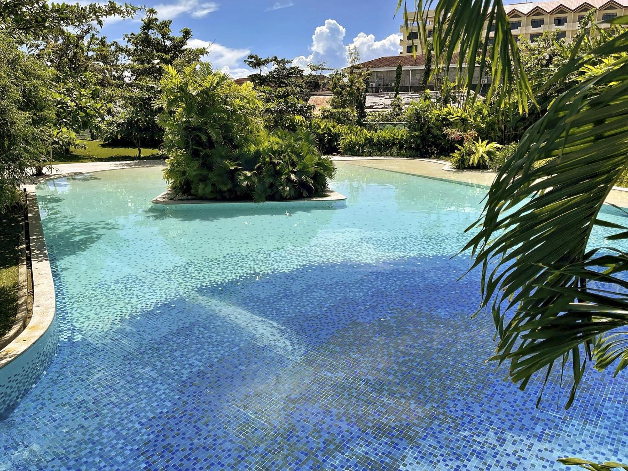 Dominiks Quite And Elegant Studio Ocean View Pool At Tambuli Resort High Floor 막탄 외부 사진