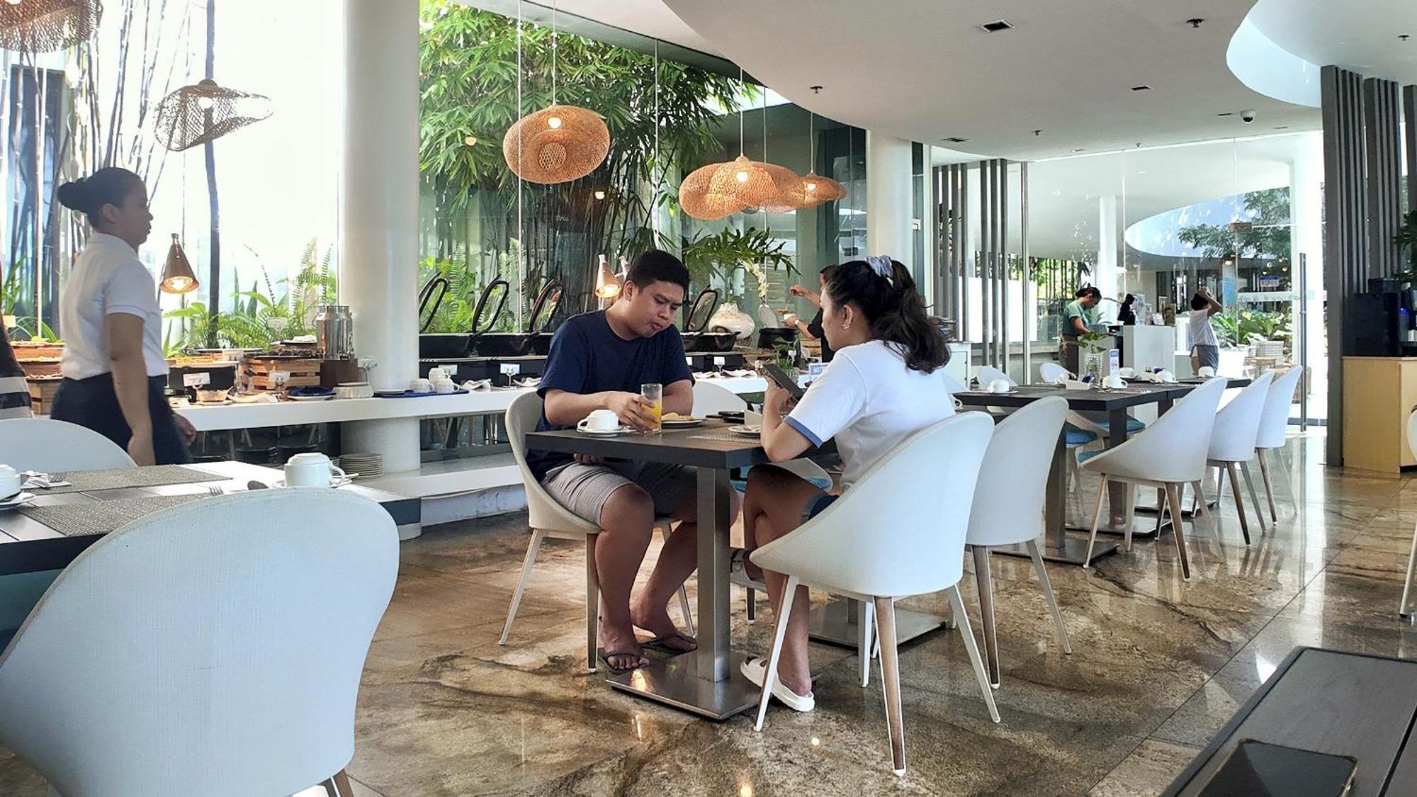 Dominiks Quite And Elegant Studio Ocean View Pool At Tambuli Resort High Floor 막탄 외부 사진
